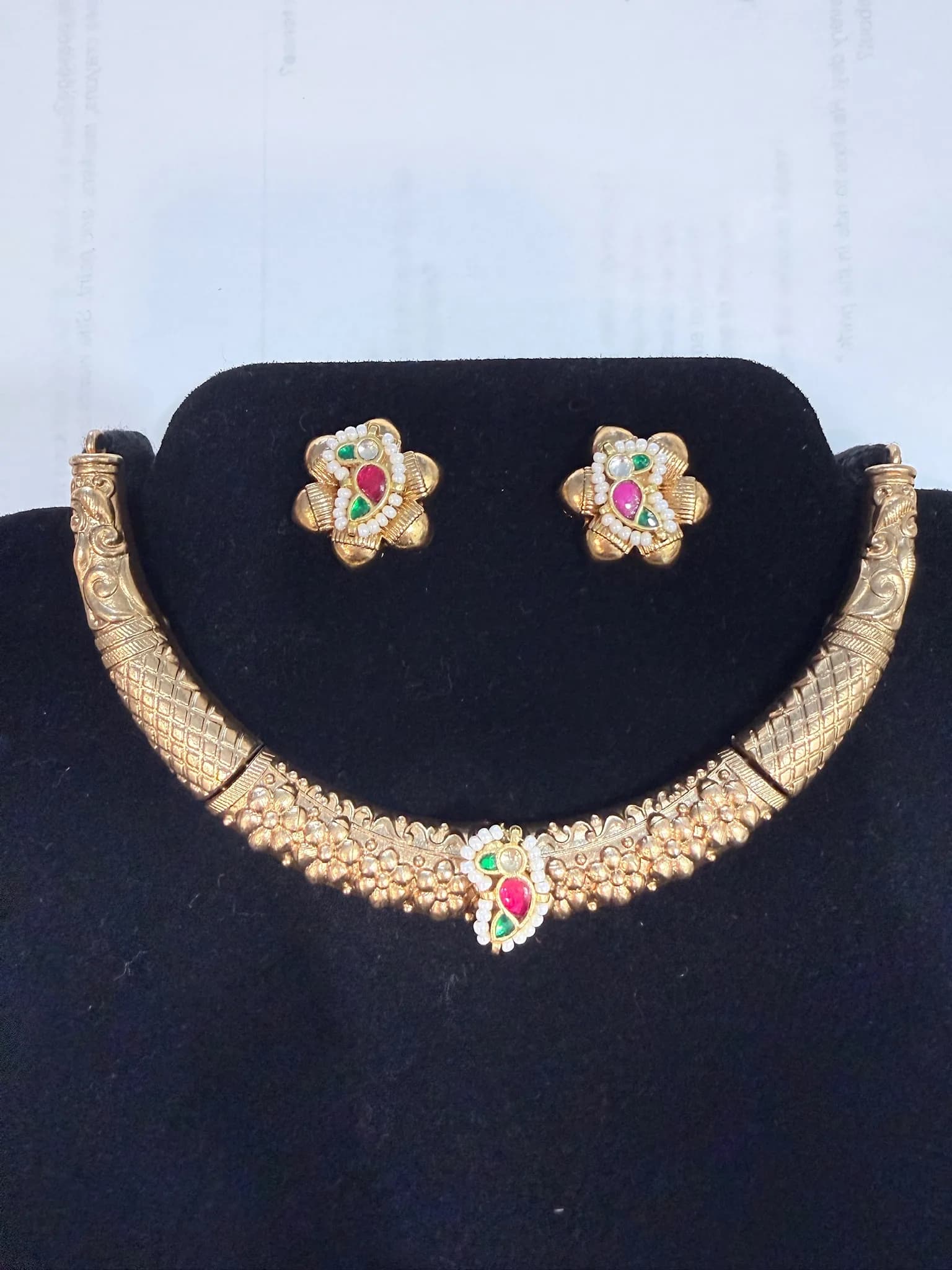 Gold Kundan Hansli Set
